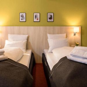 Zimmer mit Kingsize-Bett