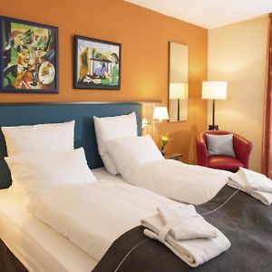Zimmer mit Kingsize-Bett